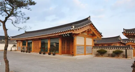 Hwangnamkwan Hanok Guesthouse Отели рядом с достопримечательностью «Gyeongju Najeong Well»