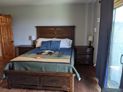 Convenient Locale in the Heart of Divide w/ Magnificent Views, multi decks, BBQ Hotels in Divide