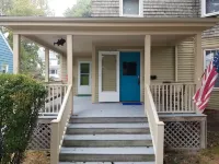 Bright and Fresh Back Cove4 Bedroom, Sleeps 8. Airmatress for additional 2.