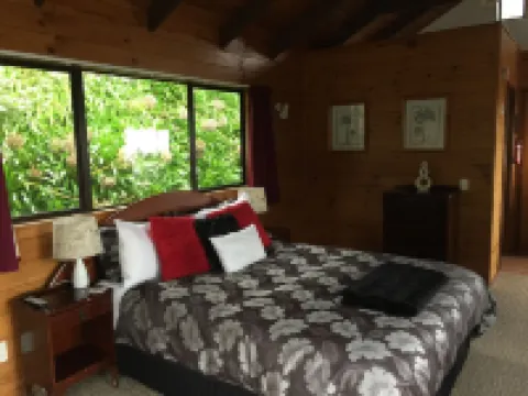 Grafton Cottage & Chalets Hotels in Thames