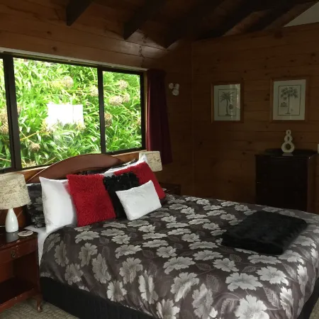 Grafton Cottage & Chalets