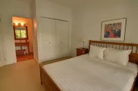 Waters Edge Shoreside Suites