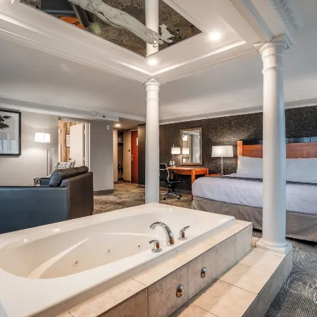 Monte Carlo Inn Barrie - Newly Renovated