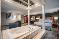 Monte Carlo Inn Barrie - Newly Renovated