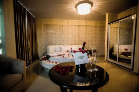 Joneya Hotel Отели в г. Ламбаек