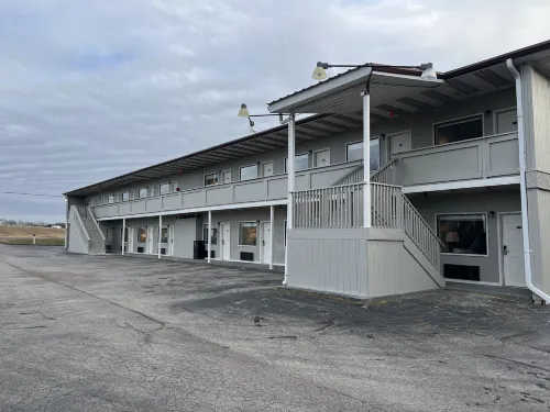 Maple Tree Inn Hotels in Laclede County