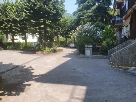 Close to Golf Court Flat