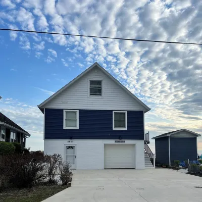 "BEACHNUTS" -SPECTACULAR HOME ON LAKE ERIE !  5 Beds 4 Full Baths Lots of Space