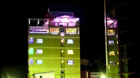 ZAN LODGE Отели рядом с достопримечательностью «Транс Малдивиан Эруэйс»