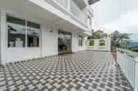 Treebo Windsong Resort Munnar, Tea Plantation View