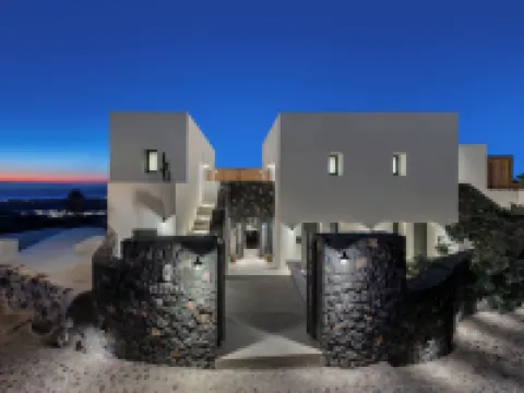 Klostra Hotels in Finikia