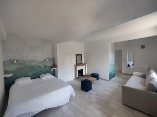 Yac Aventures Hotels in Givors