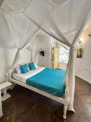 Cozy Family room, shared bath Hotels in 