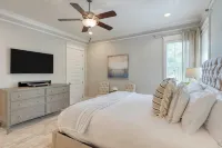 Shine on the Shore by Avantstay Pool + Golf Cart Hotels in Inlet Beach