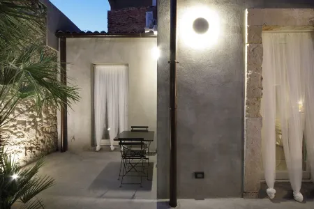 Isonzo Suites Отели рядом с достопримечательностью «Piccolo Teatro dei Pupi»