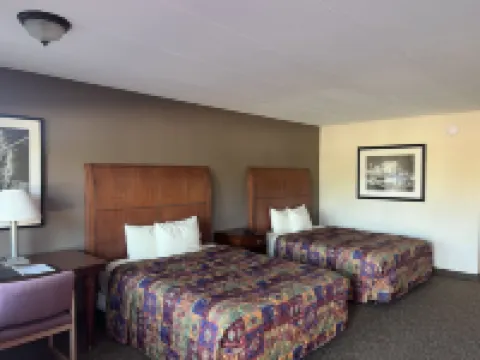 All Star Inn & Suites
