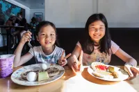 Ocean Island Inn | Backpackers | Suites - sarapan