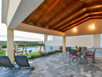 데벨야크의 빌라, 프라이빗 풀 있음