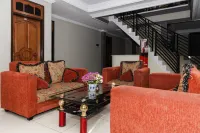 RedDoorz Plus Near Transmart Kairagi Dua Manado Hotels in Mapanget