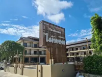 Grand Maihom Hotel Hotels near Rumpaeng Temple