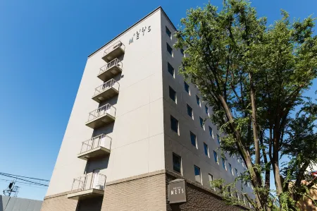 JR-EAST HOTEL METS MUSASHISAKAII Отели рядом с достопримечательностью «Reversible Destiny Lofts MITAKA»