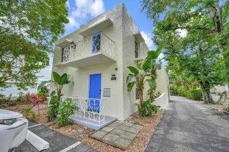 Luxury 2-Bedroom Villa in Wilton Manors