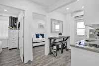 Newly Renovated #4 Close to the Beach w/ Parking