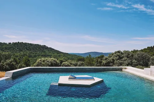 Domaine la Ferme HI Bride Hotels in Cadenet