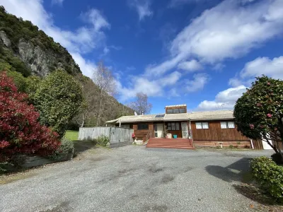 Motuoapa Bay Chalets Hotels in Pukawa