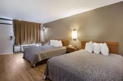 Econo Lodge Hotels in Live Oak