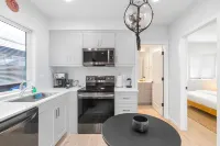 The Sweetest Suite - 91 Walkscore! Hotels near Ginger Tree