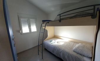 Apartment with a Pool, Mountainview, Near the Sea!