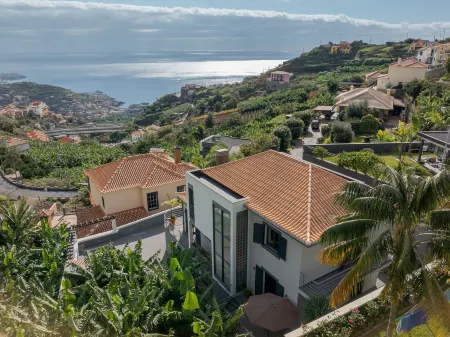 Countryside Charm House by Holiday Rental Madeira