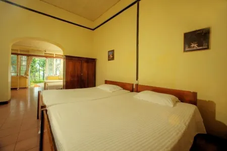 The Bungalow at Pantiya Estate Отели рядом с достопримечательностью «Sri Kannangararamaya»