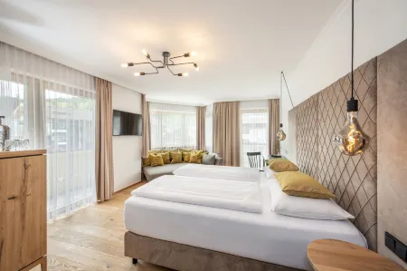 Die HOCHKÖNIGIN - Mountain Resort Отели в г. Динтен