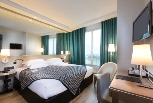 Hotel Acanthe - Boulogne Billancourt Các khách sạn gần Gare De St Cloud