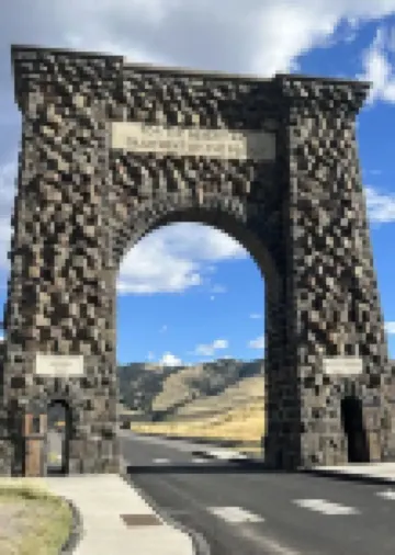 Large home next to Yellowstone Nat Park with mountain views