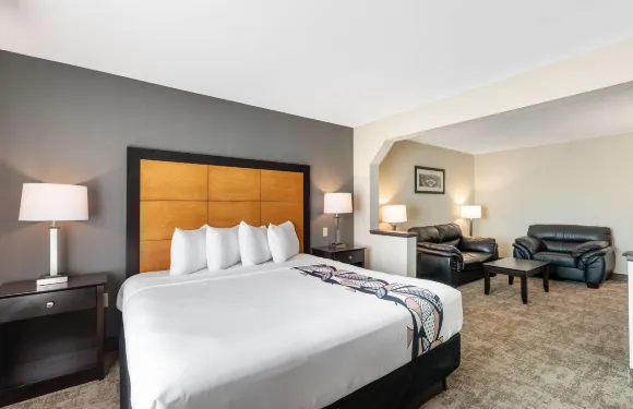 中途機場貝斯特韋斯特套房酒店