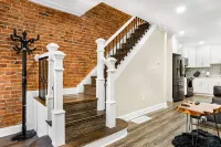 Stylish, Fun and Cozy  | Pool table, Dart board and Parking Hotels in Camden