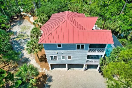 Private Pool 5 BD 4.5 BA, Elevator & Tesla charging, close to bay & beach