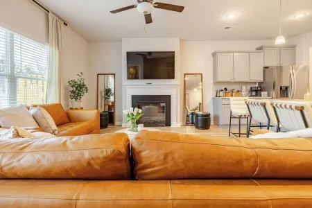 Breathtaking, Brand New, 4 Bedroom, 2.5 Bath Townhome 13 Mins from ATL Airport!