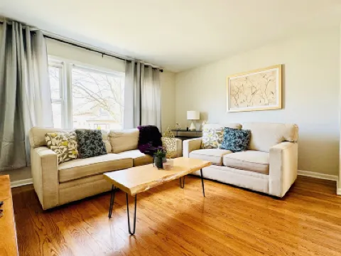 3BR/1ba apt; fully furnished and equipped; in Forest Park Hotels in 
