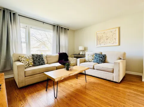 3BR/1ba apt; fully furnished and equipped; in Forest Park