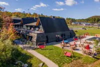 Kitchenette, Smart TV and Outdoor Pool View - Cozy Retreat Hotels in Terra Alta