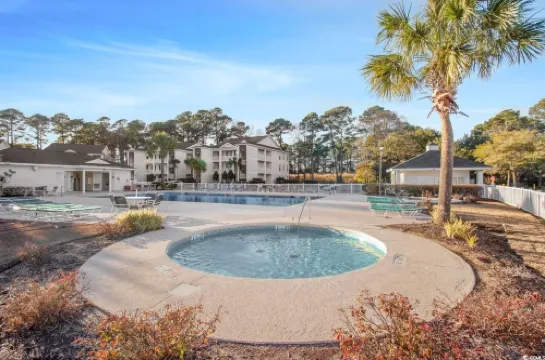 Community Pool and Jacuzzi with Modern Conveniences - Beautiful Oasis Hotels in Carolina Forest