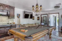 Spectacular Tennis Court and Stunning Pool - Luxurious Tennis Estate