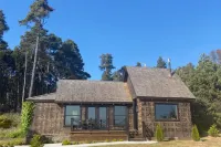 Oceanfront Cottage with Private Deck, Firepit, Amazing Views - Minutes to Town