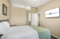 Cozy Bungalow with Fireplace and Lake Access - Charming Retreat Hotels in Kimberling City