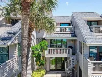 Gorgeous Gulf Views and Spacious Deck - Stunning Beachfront Oasis Hotels in Belleair Beach