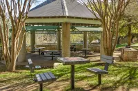 Modern Comfort and Spacious Yard - Stylish Tech Corridor Retreat Hotels in Wells Branch